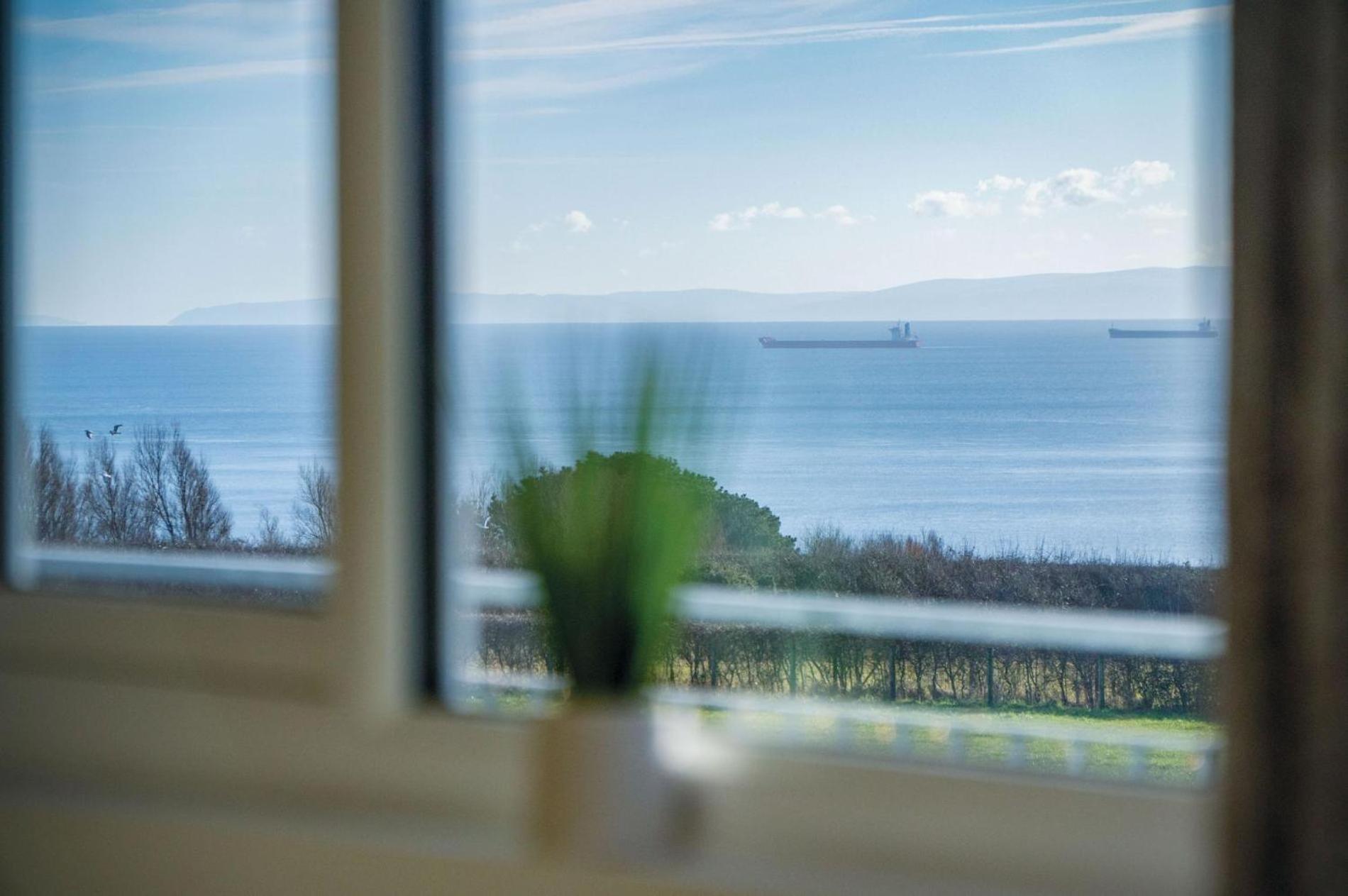 The Penthouse - 1 Bedroom Apartment - Ocean Breeze Port-Eynon Exterior photo